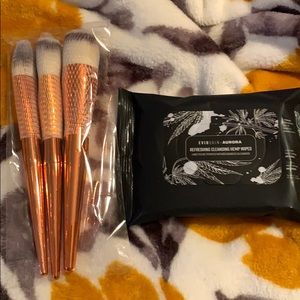 Brushes and face cleansing wipes